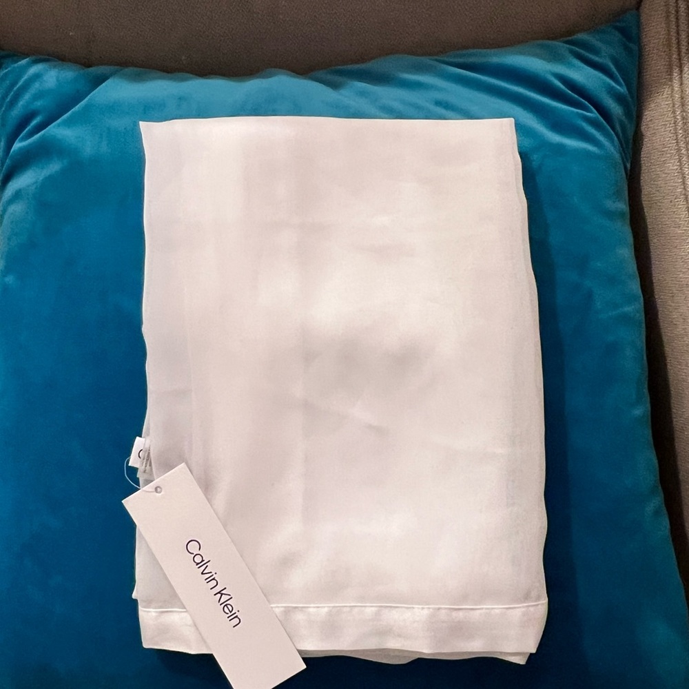Stunning NWTs Calvin Klein Sheer Shawl! Satin channeling!